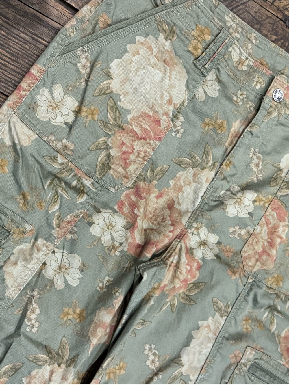 Chicos Green Floral Pants Size 14 Regular / 2.5 Womens